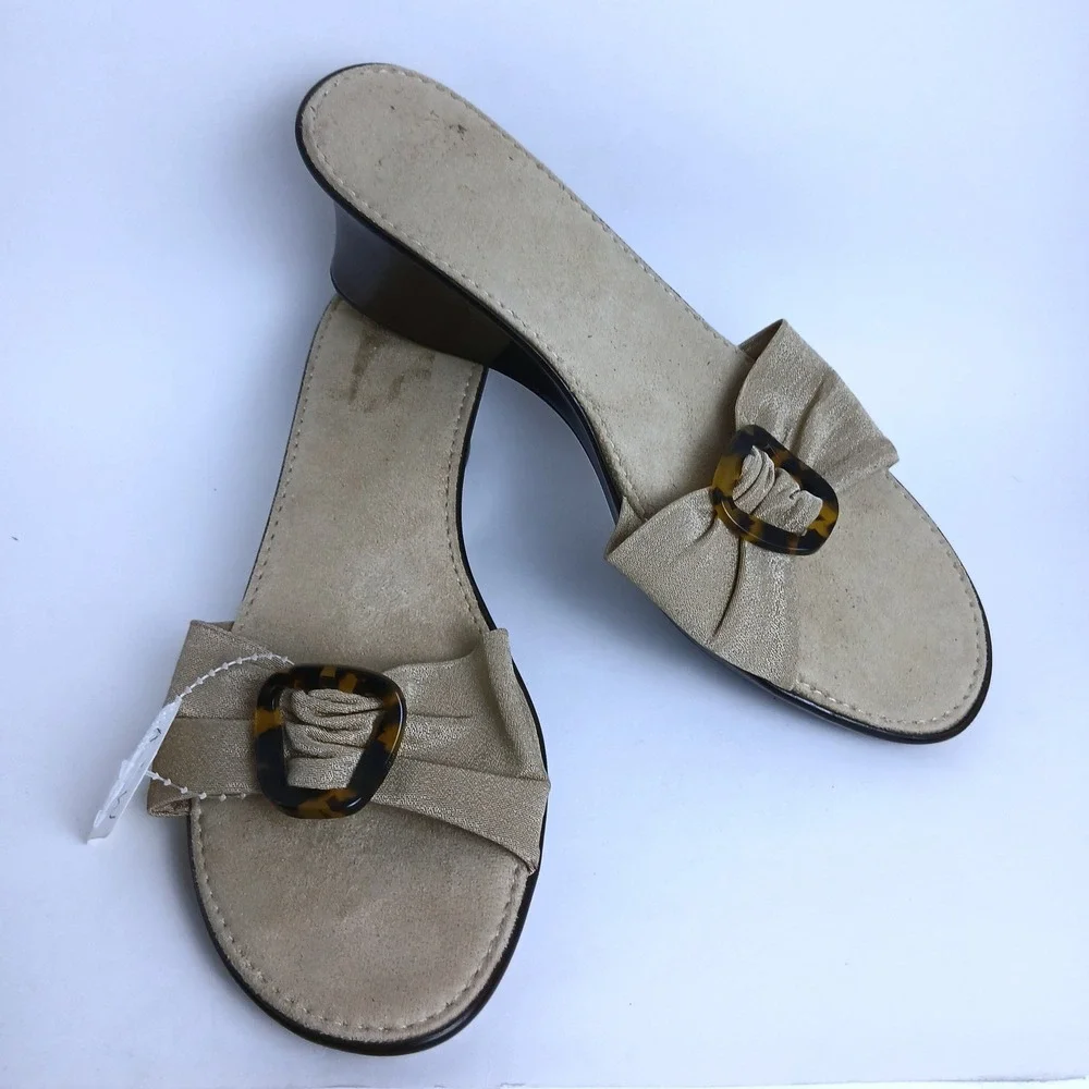 NWT Italian Shoemakers Gold Wedge Slide Sandals Tortoise Buckle Sz 8 Summer
